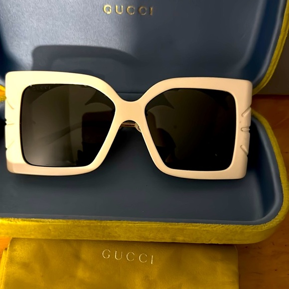 Gucci dramatically squared sunglasses with inlaid veins on the leaves - Picture 5 of 5